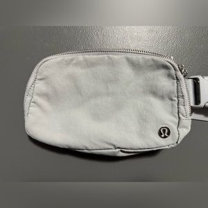 Lululemon Everyday Belt Bag 1L - Silver Drop